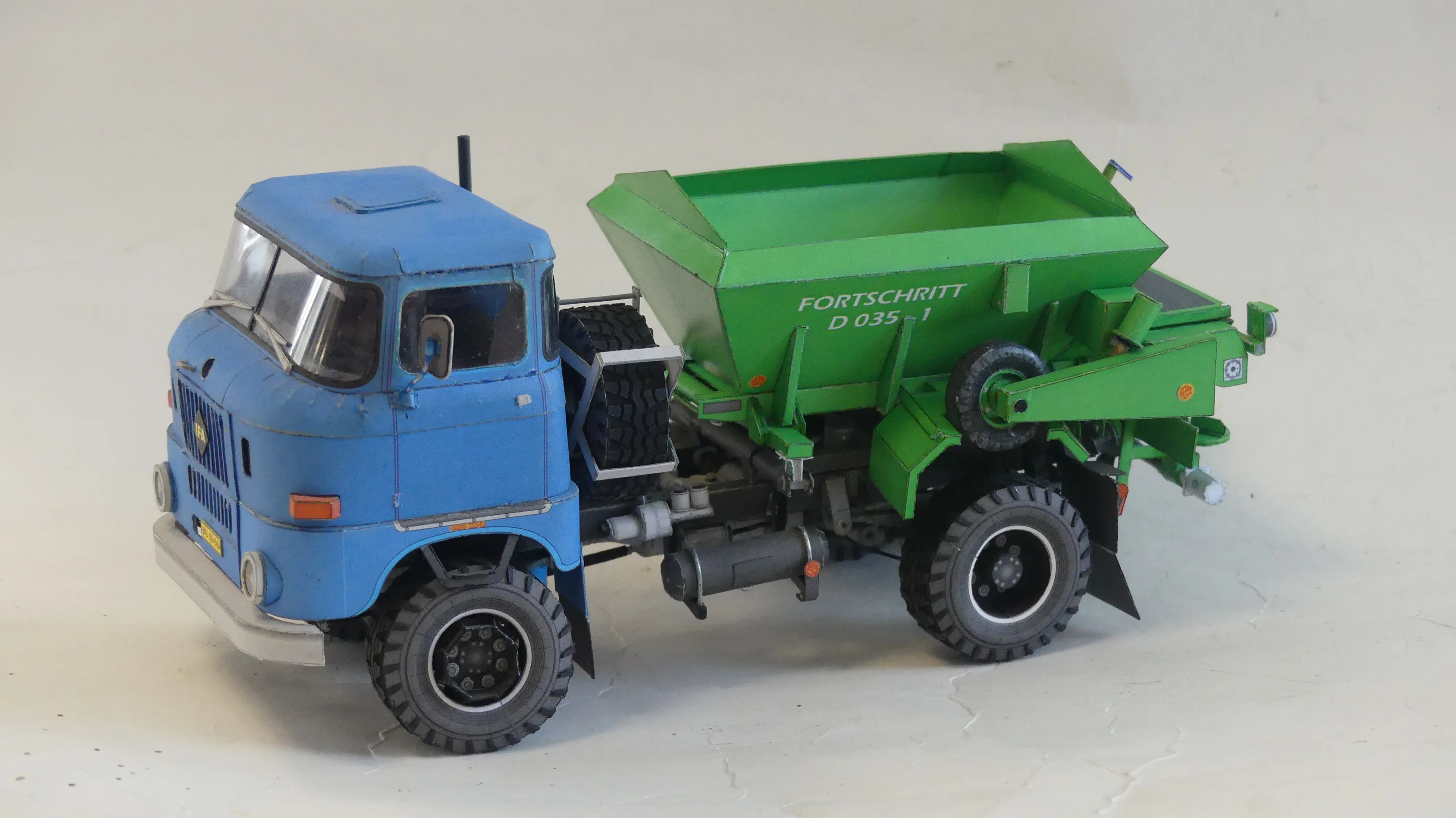 IFA W50 4x4 Agro s rozmetadlom Fotschritt D 035-1